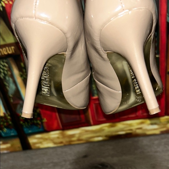 Cosmopolitan Gold and Gray Elegant Heels - Picture 12 of 16